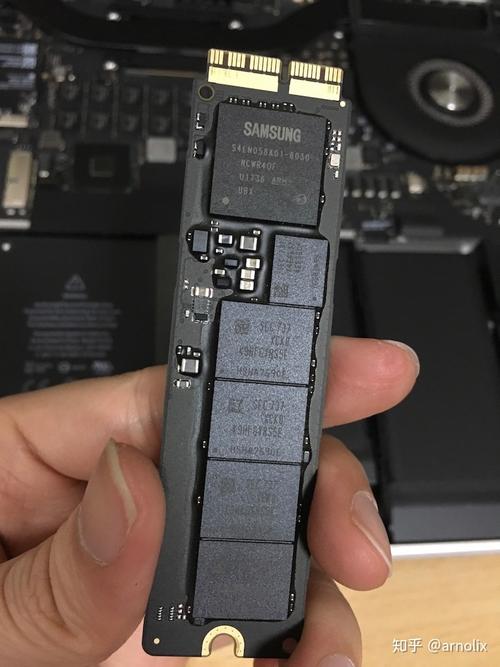 MacBook pro优盘插哪里