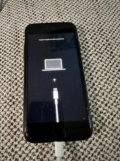 iphone5开机开不了 一直白苹果 然后变暗