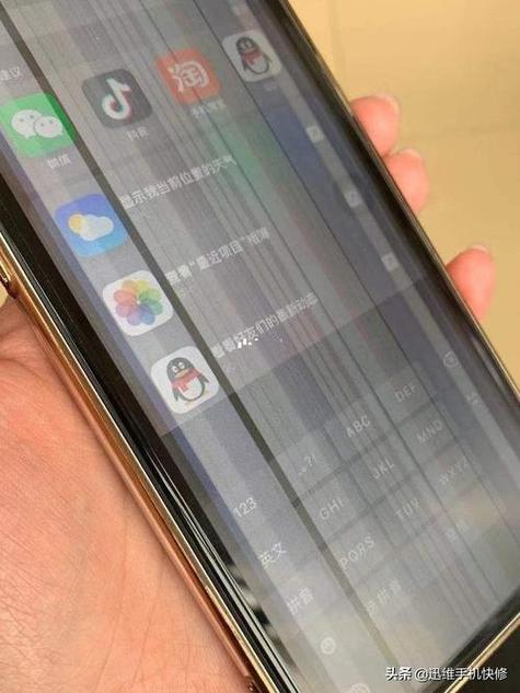 我iPhone5屏幕失灵 手还没放到屏幕上屏幕就乱按 是什么问题啊